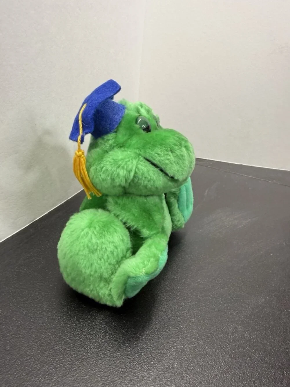 Vintage Russ Graduation Frog Toad Plush Green 5” KISS Me I’m A Graduate Sign